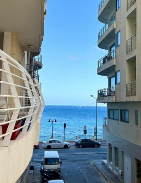 Seaview 2 Bedroom Apartment in Qui-Si-Sana, Sliema